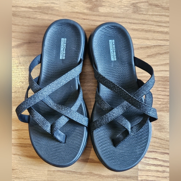 Skechers Shoes - Skechers Goga Mat Shoes Black Sandels with straps Size 8